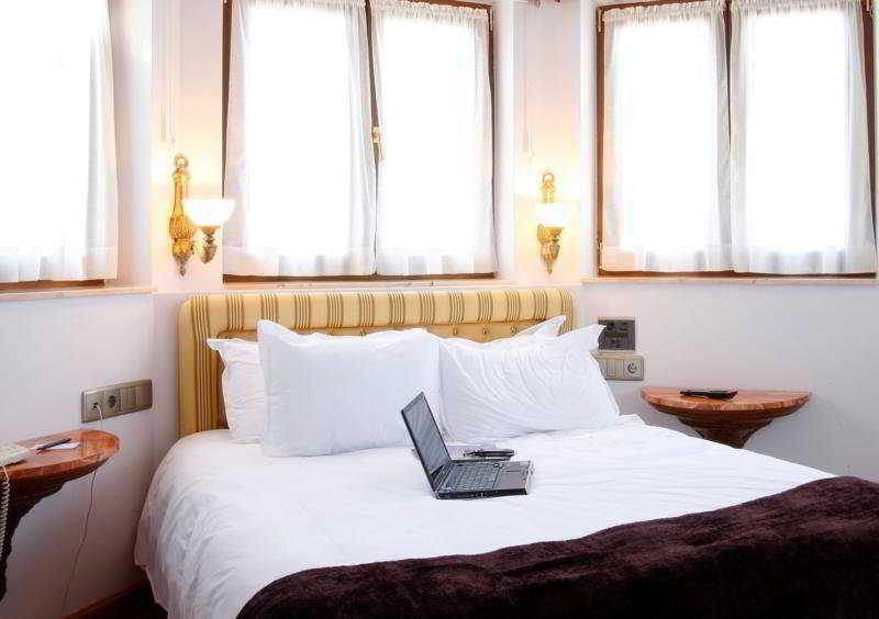 Ayre Hotel Alfonso II Oviedo Cameră foto