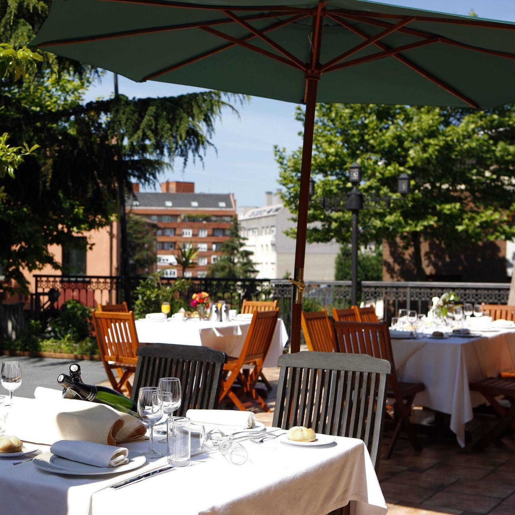Ayre Hotel Alfonso II Oviedo Exterior foto
